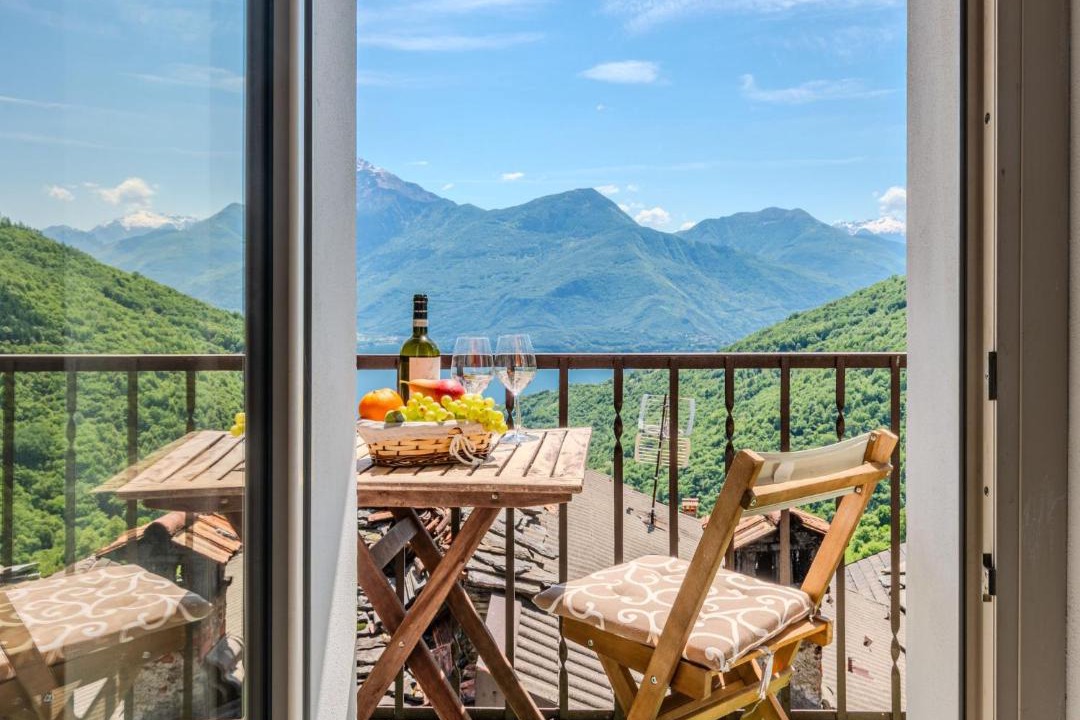Photo of Patio Balcony in Dosso del Liro