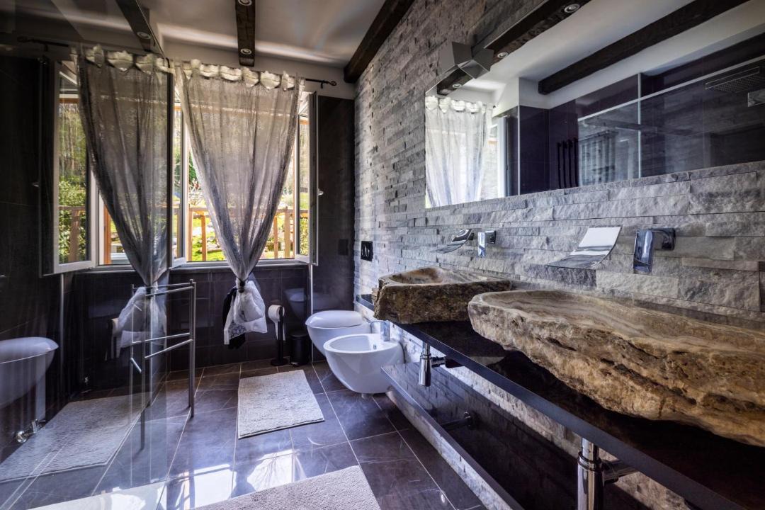 Photo of Bathroom in Lipomo