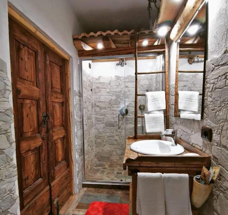 Photo of Bathroom in Temu