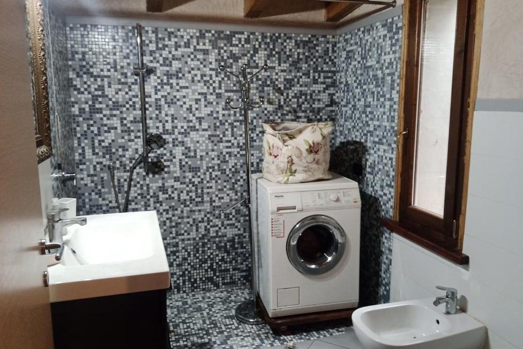 Photo of Bathroom in Mantua