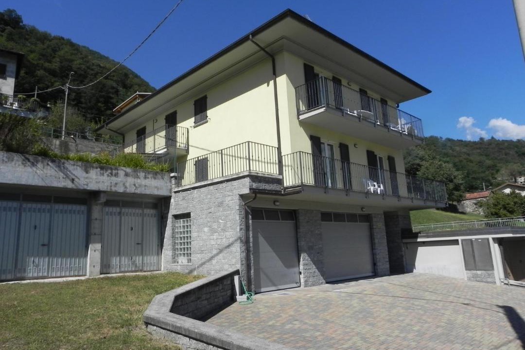 Photo of Buildings in Dascio
