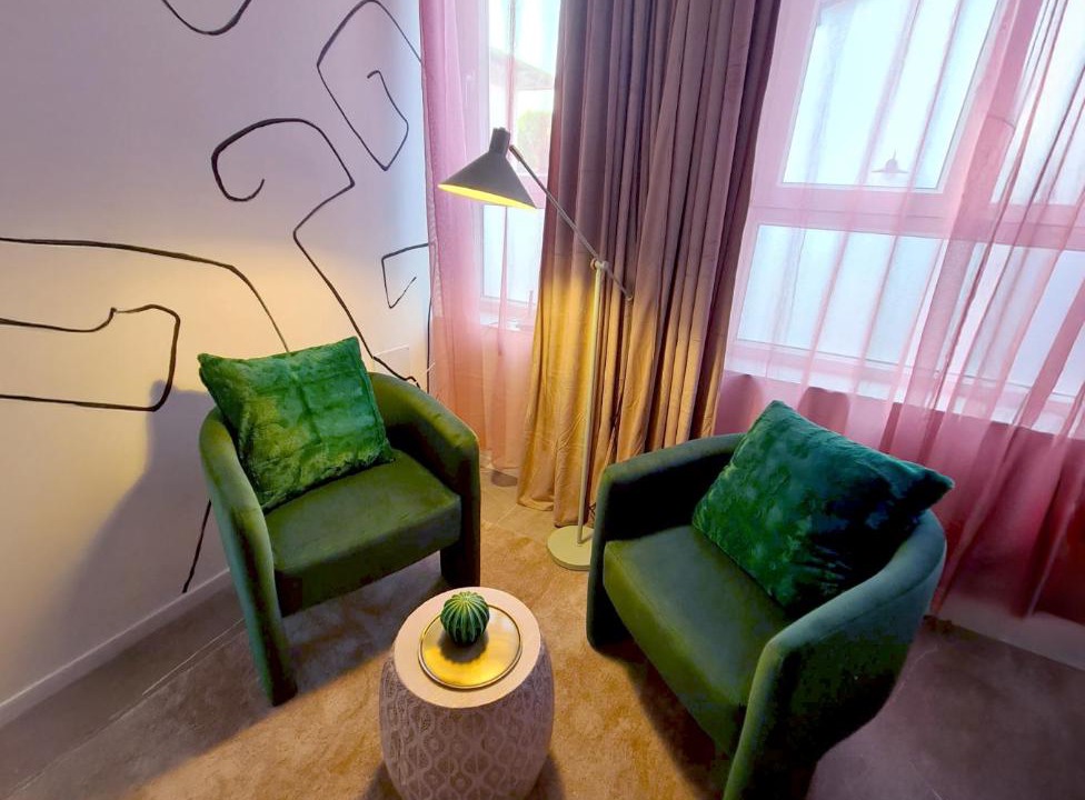 Photo of Livingroom in Magenta