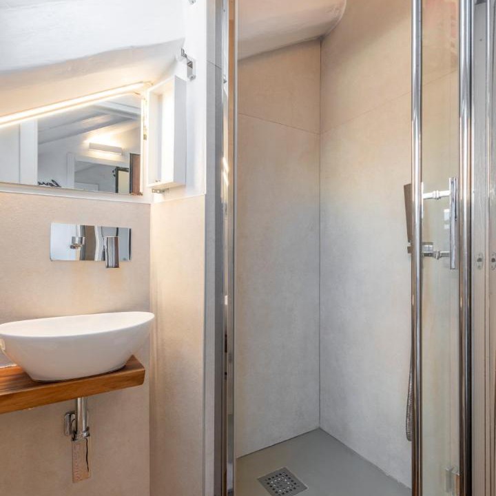 Photo of Bathroom in Magenta