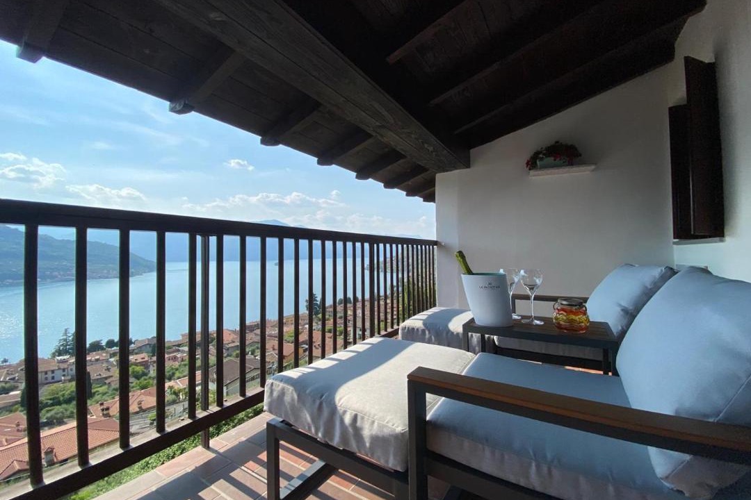 Photo of Patio Balcony in Sale Marasino