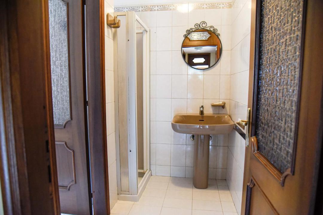 Photo of Bathroom in Roe