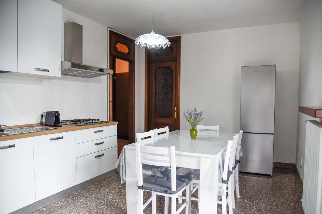 Photo of Kitchen in Roe