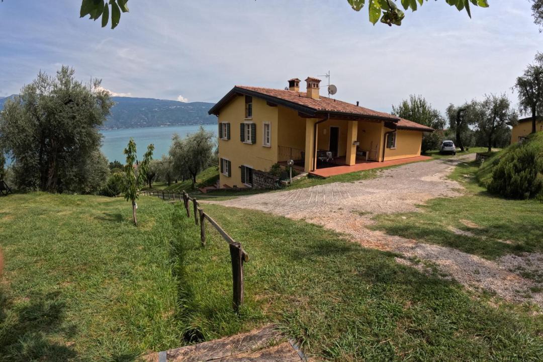 Photo of Buildings in Villavetro