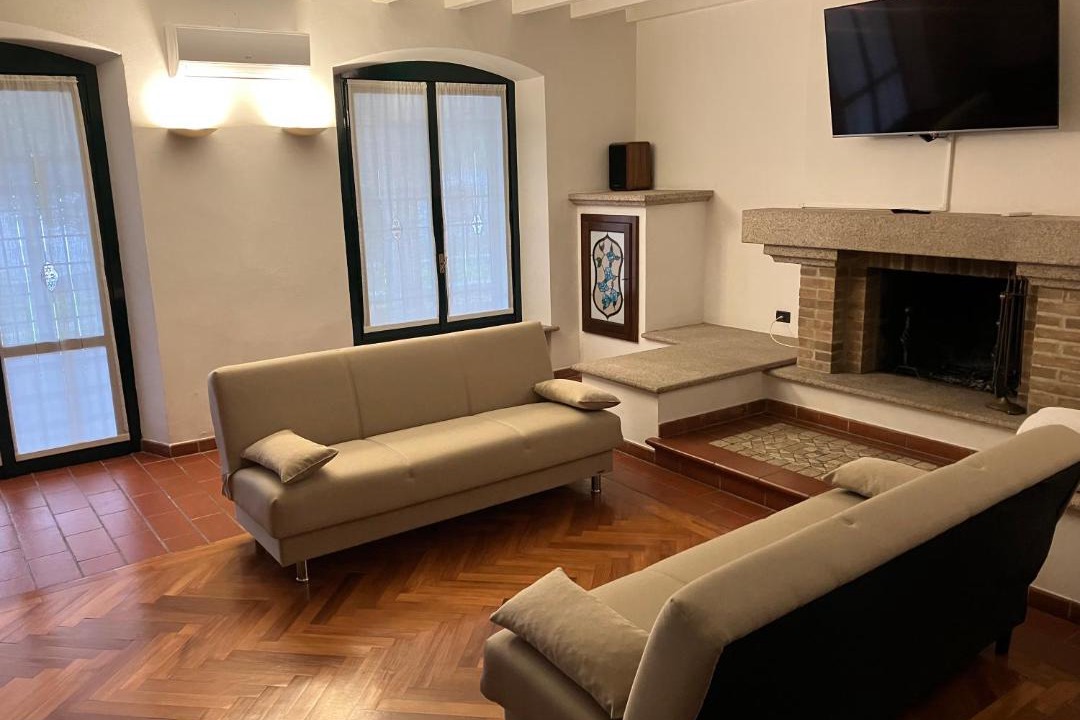 Photo of Livingroom in Magenta