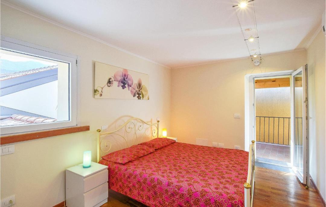 Photo of Bedroom in Peschiera Maraglio
