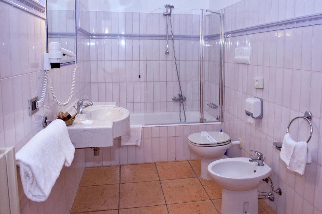 Photo of Bathroom in Crema