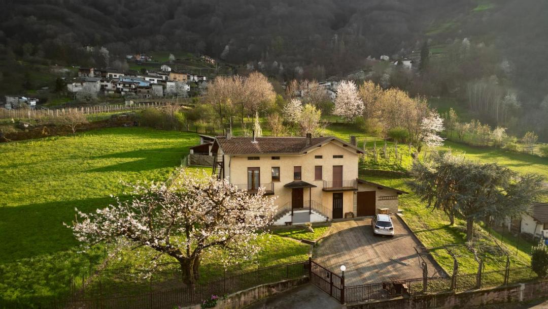 Photo of Buildings in Caiolo