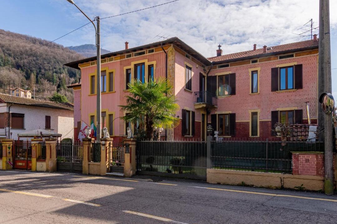 Photo of Buildings in Porto Ceresio