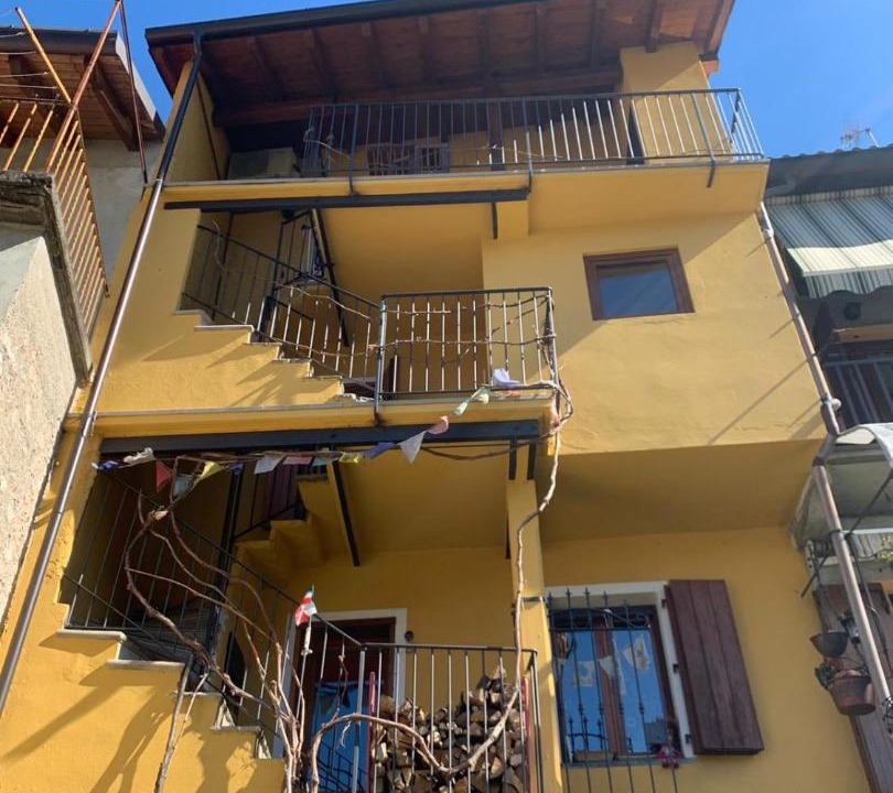 Photo of Buildings in Linzanico