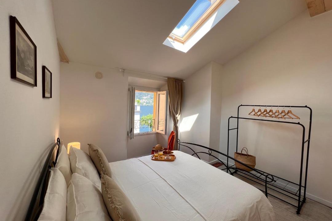 Photo of Bedroom in Torno
