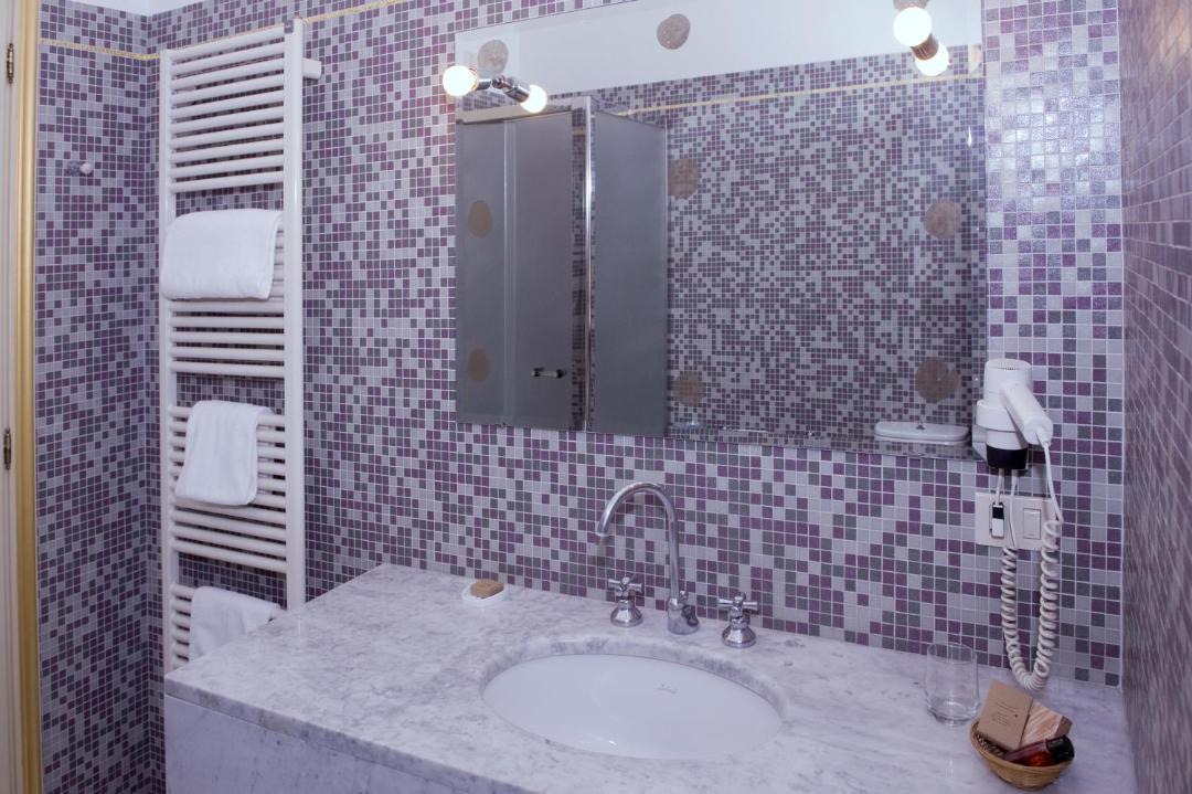 Photo of Bathroom in Crema