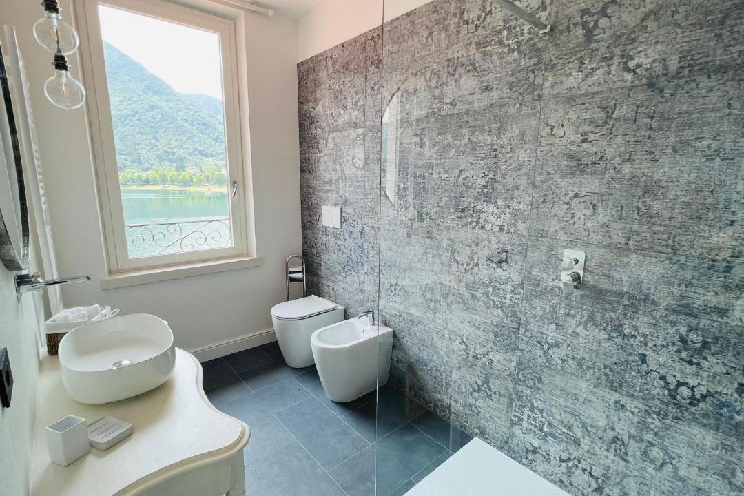 Photo of Bathroom in Idro
