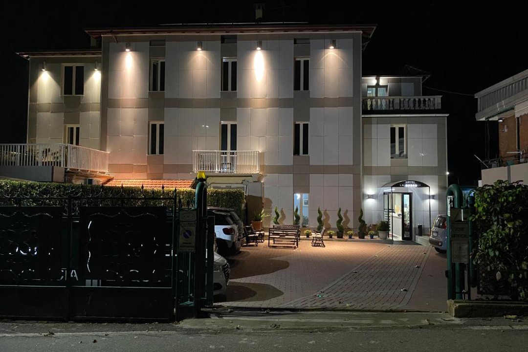 Photo of Others in Mozzo