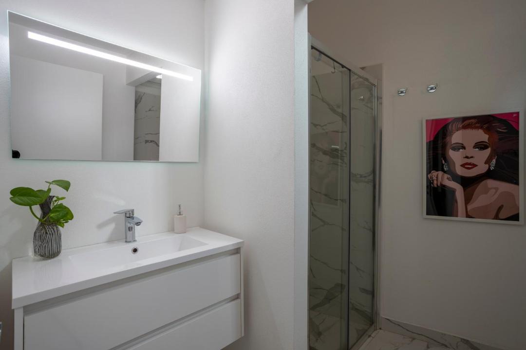 Photo of Bathroom in Tricolore