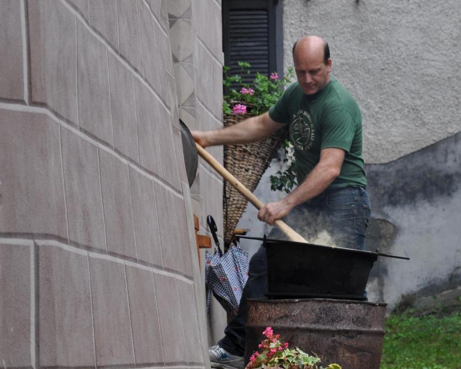 Photo of Human In Picture in Ornica