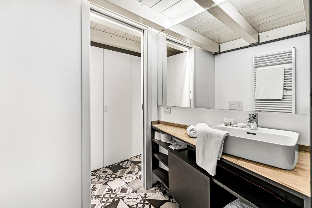 Photo of Bathroom in Tricolore