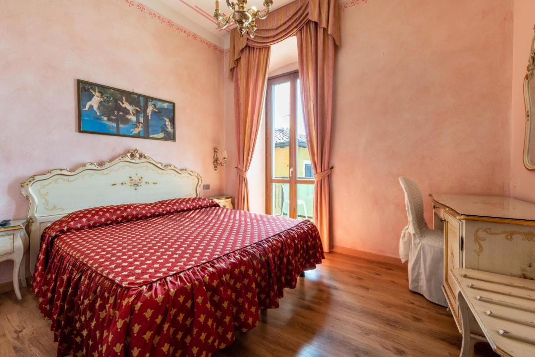 Photo of Bedroom in Toscolano Maderno
