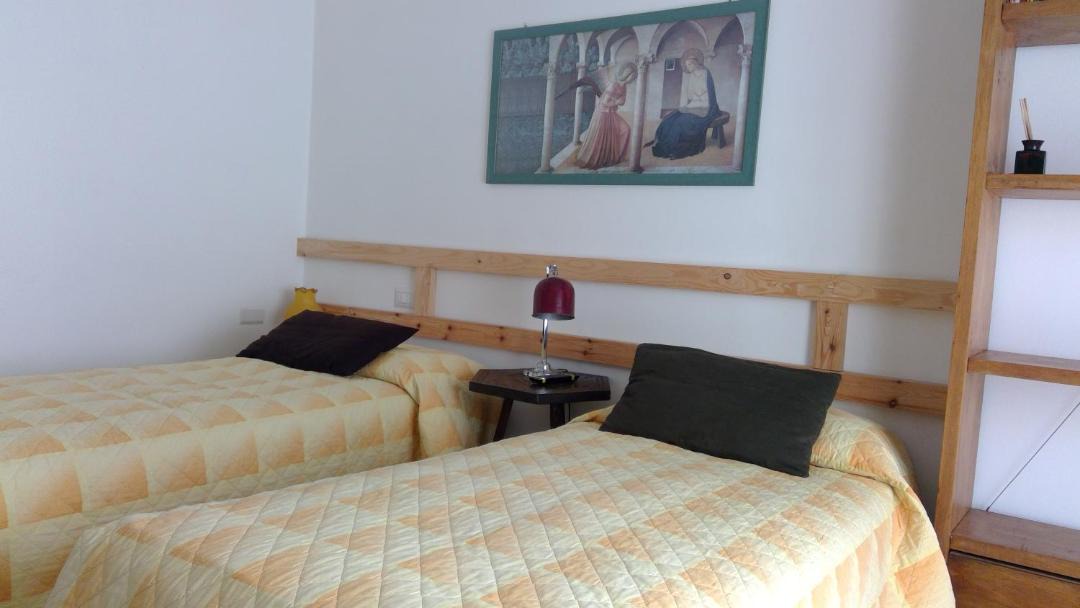 Photo of Bedroom in Magenta