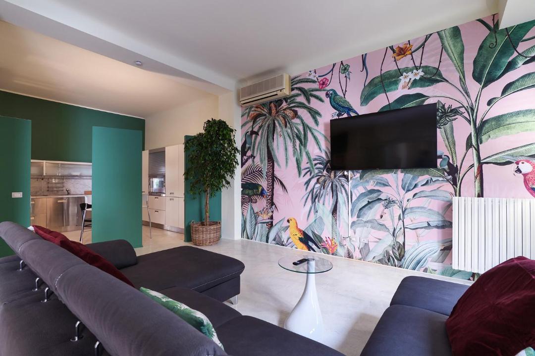 Photo of Livingroom in Magenta