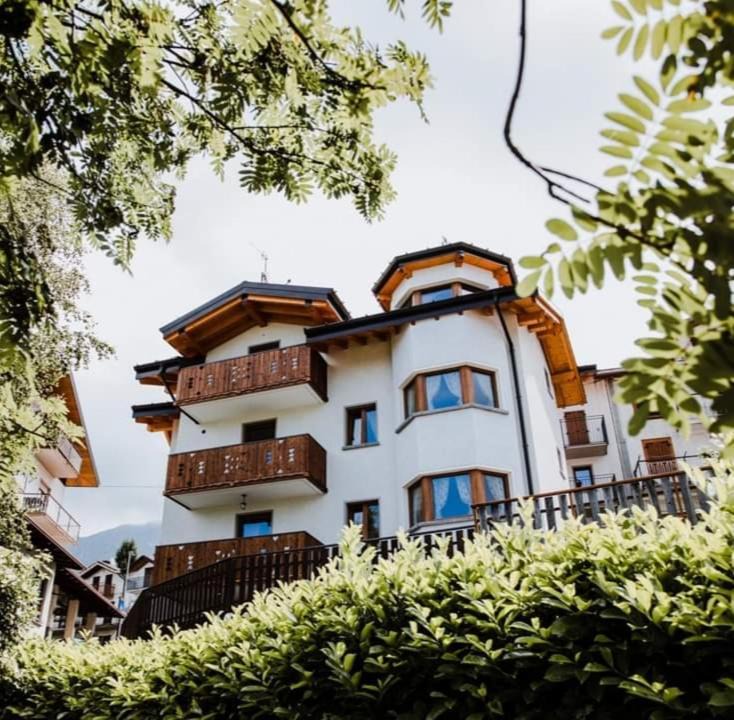 Photo of Buildings in Zambla Alta