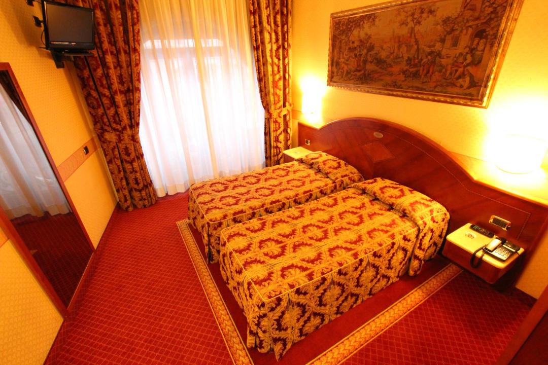 Photo of Bedroom in Magenta