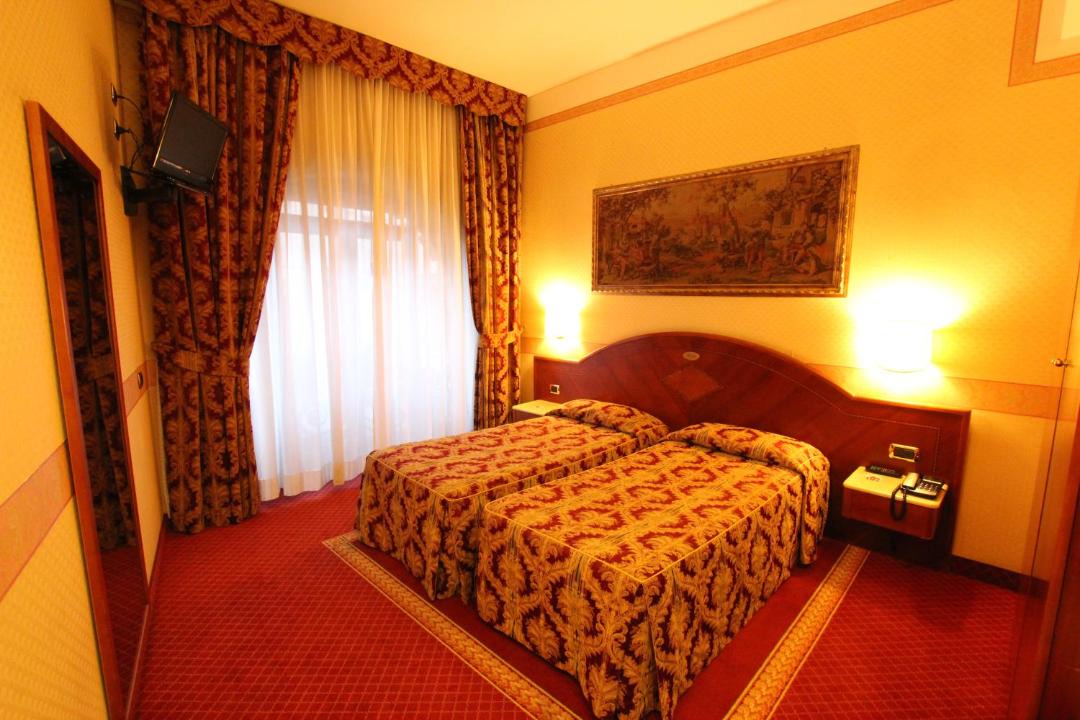Photo of Bedroom in Magenta
