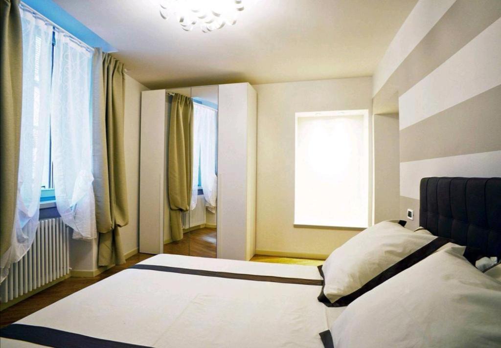 Photo of Bedroom in Lovere Old Town