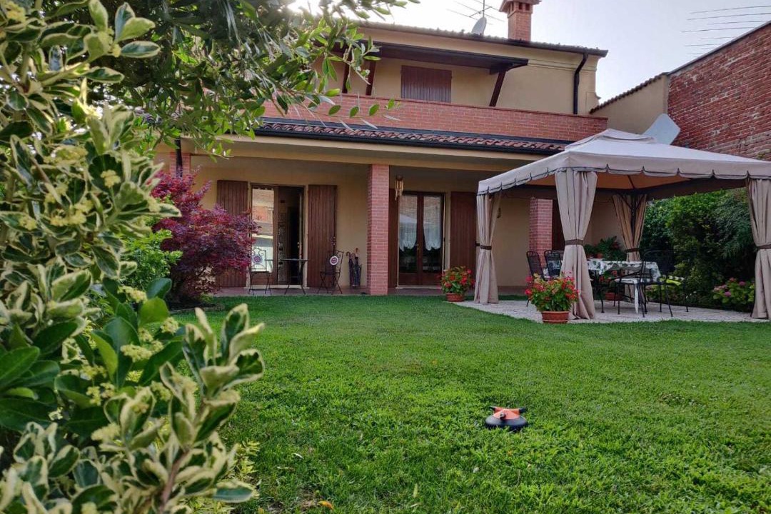 Photo of Buildings in Gussola