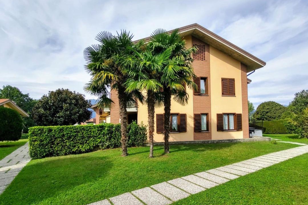 Photo of Buildings in Porto Valtravaglia
