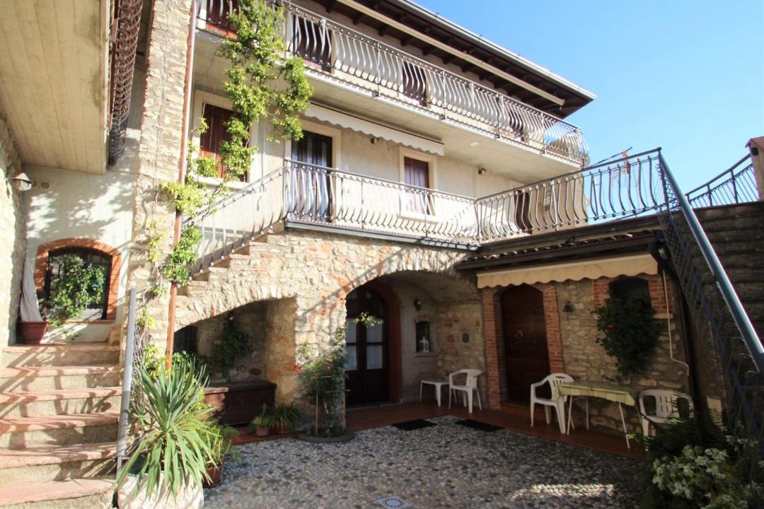 Photo of Buildings in Gardola