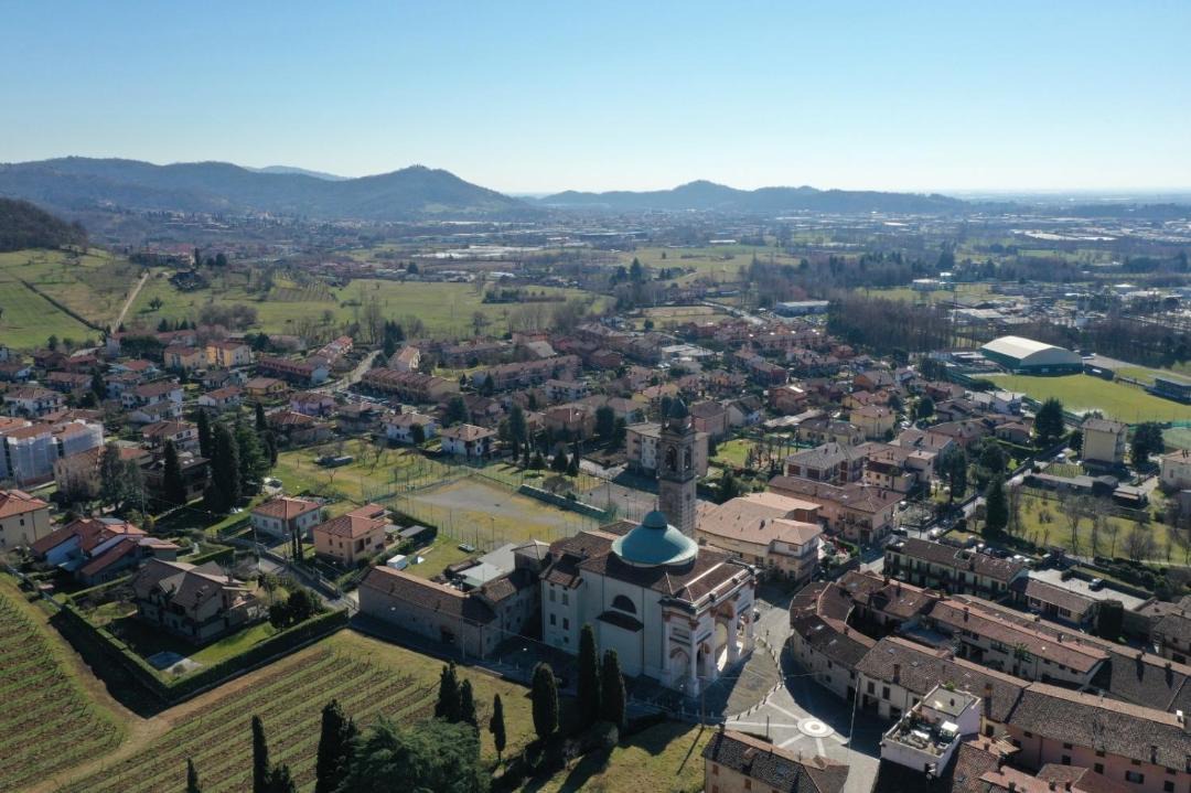 Photo of Buildings in Scanzorosciate