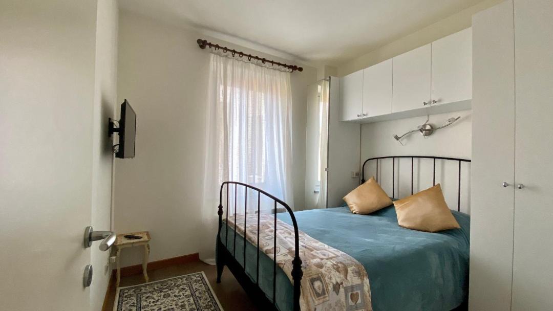Photo of Bedroom in Lovere Old Town