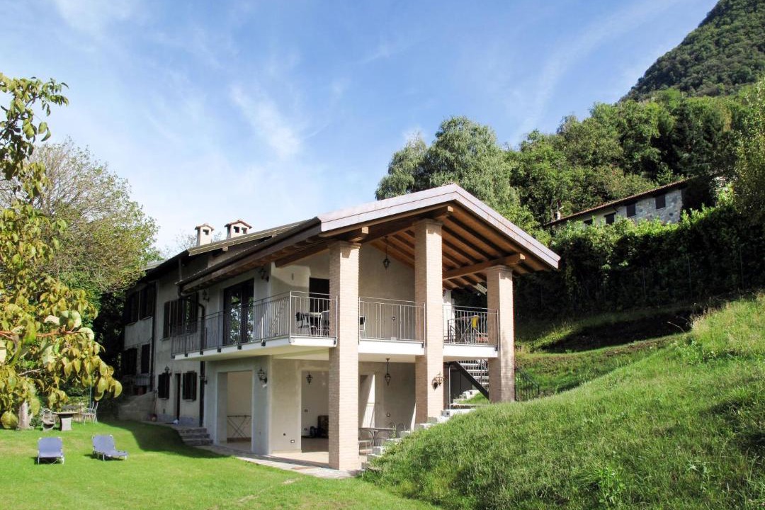 Photo of Buildings in Castelveccana