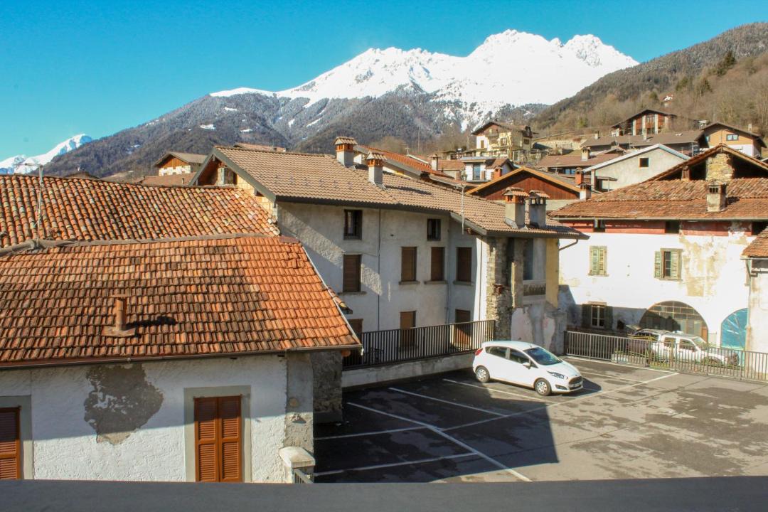 Photo of Buildings in Ossimo