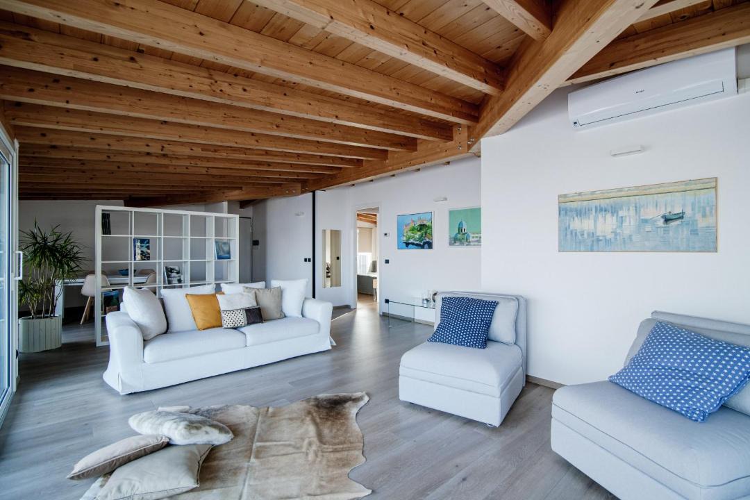 Photo of Livingroom in Lipomo