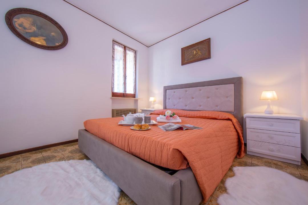Photo of Bedroom in Lavena Ponte Tresa