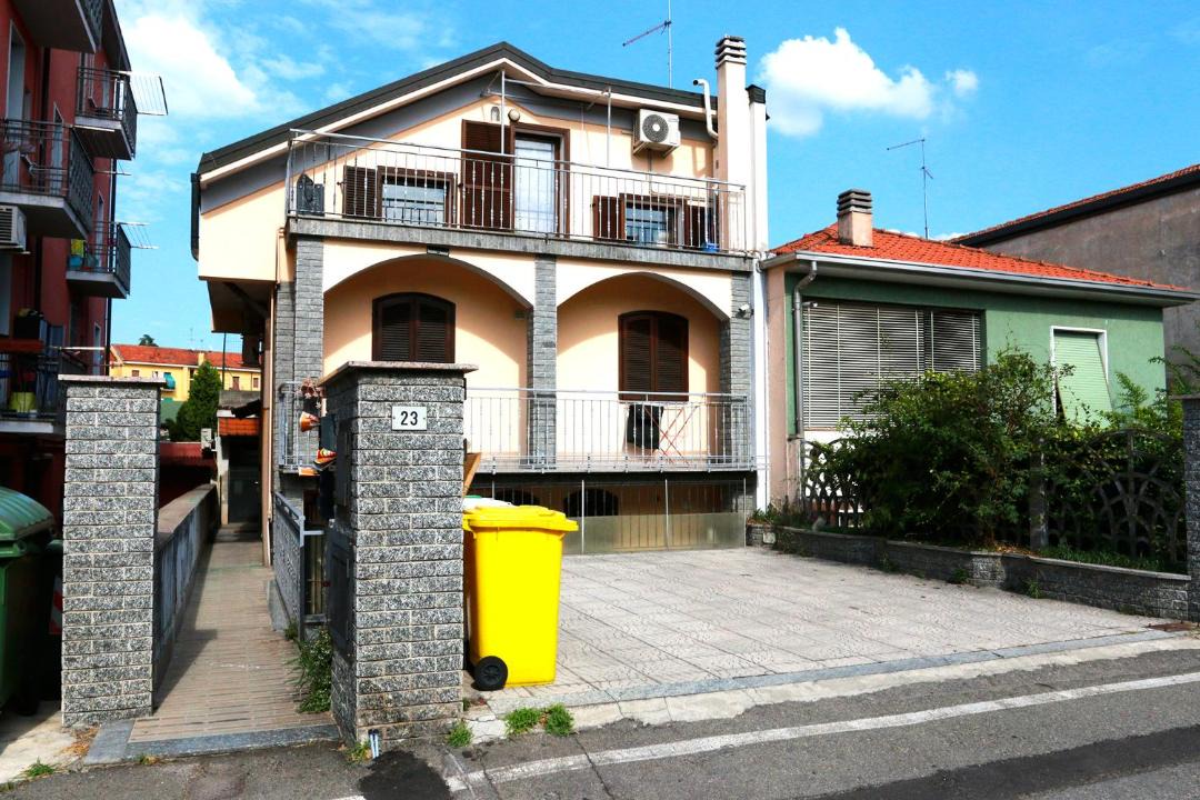 Photo of Buildings in Pero