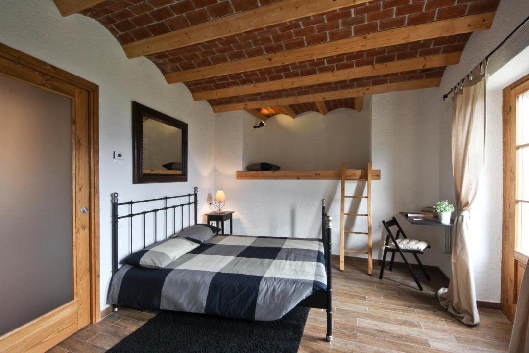 Photo of Bedroom in Mandello del Lario