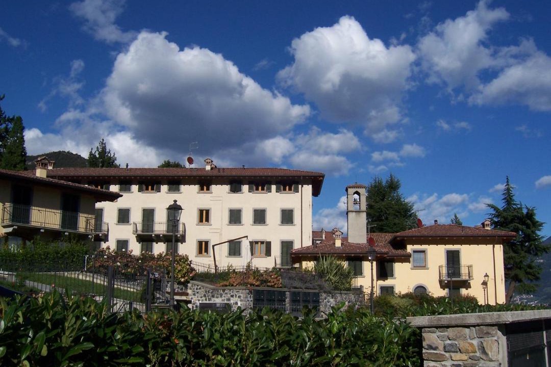 Photo of Buildings in Riva di Solto