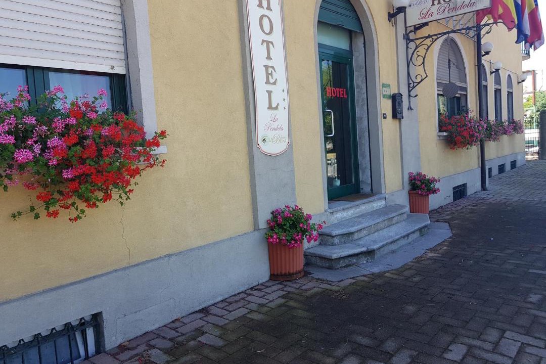 Photo of Others in Ozzero