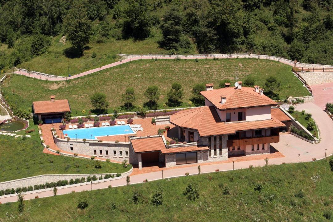 Photo of Others in Bracca