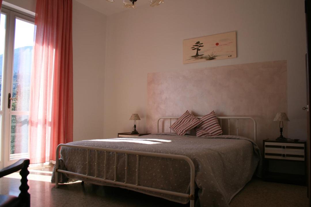 Photo of Bedroom in Toscolano Maderno
