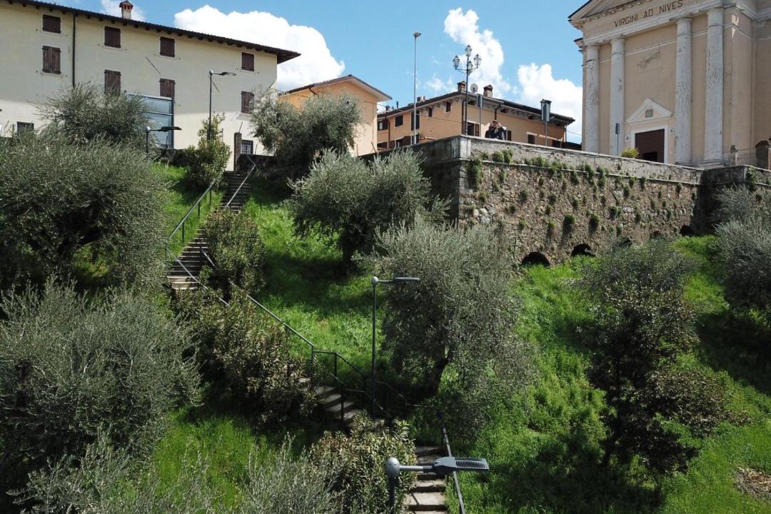 Photo of Buildings in Raffa