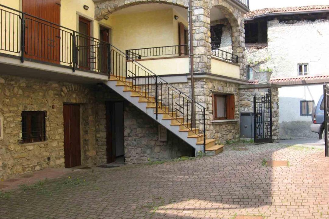 Photo of Buildings in Ossimo