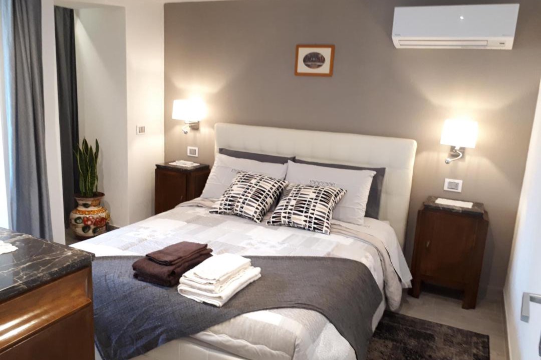 Photo of Bedroom in Peschiera Maraglio