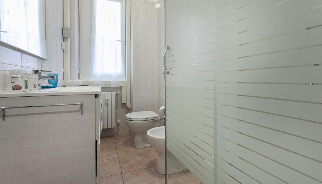 Photo of Bathroom in Turro